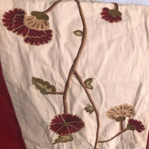 Beige floral embroidered lined‎ Table runner World Market tasseled 70" - Picture 6 of 10